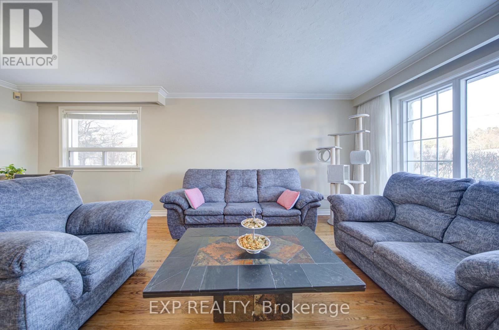 10 Pastrano Court, Toronto, Ontario  M1M 1X1 - Photo 7 - E12749874