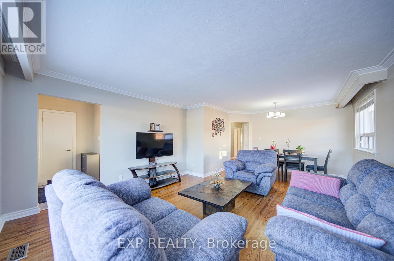 10 Pastrano Court, Toronto, Ontario  M1M 1X1 - Photo 9 - E12749874