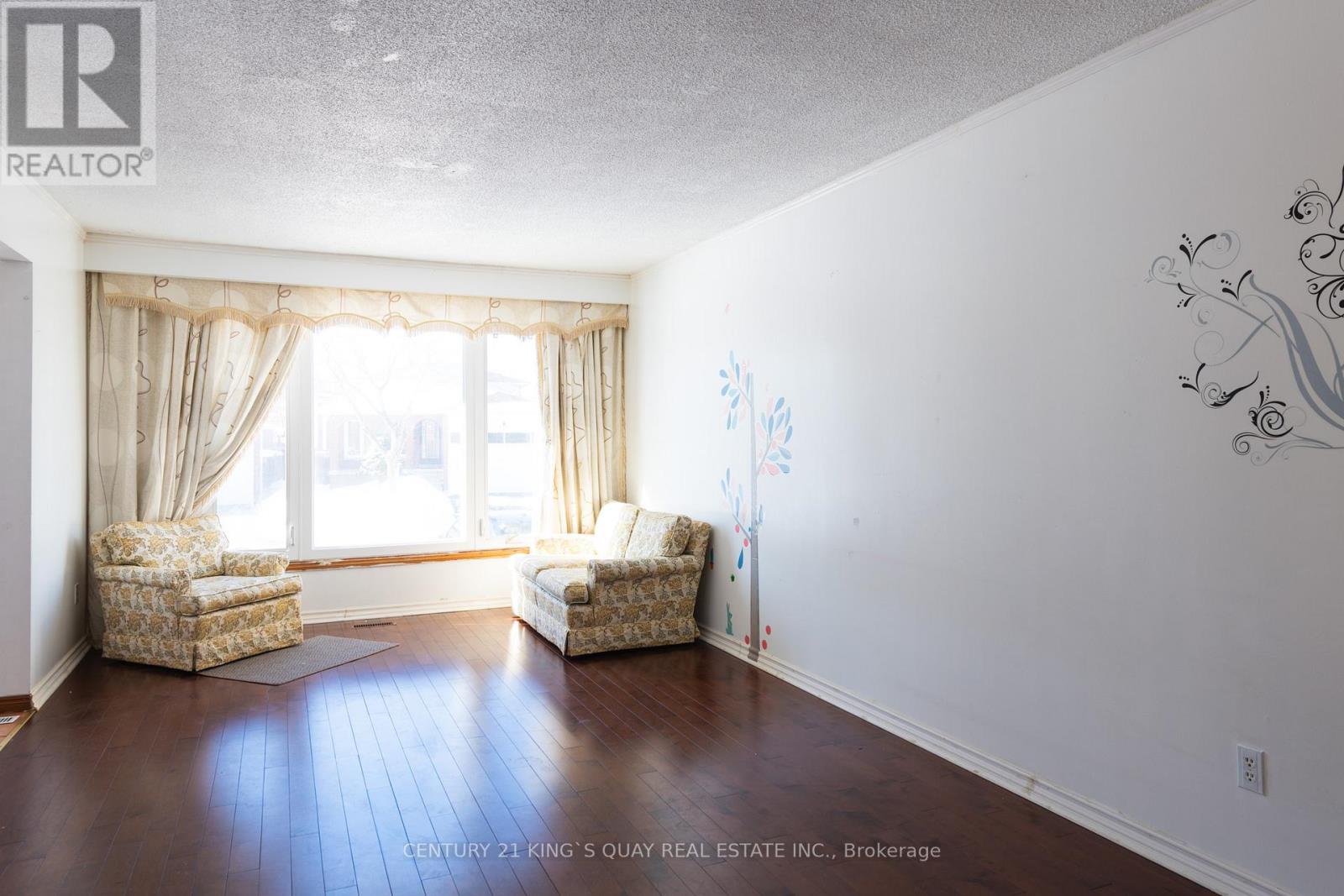 9 Barrington Crescent, Markham, Ontario  L3R 3H2 - Photo 4 - N12749754