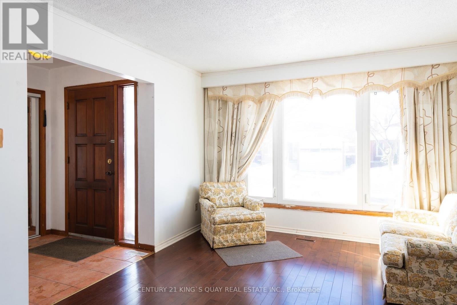 9 Barrington Crescent, Markham, Ontario  L3R 3H2 - Photo 6 - N12749754