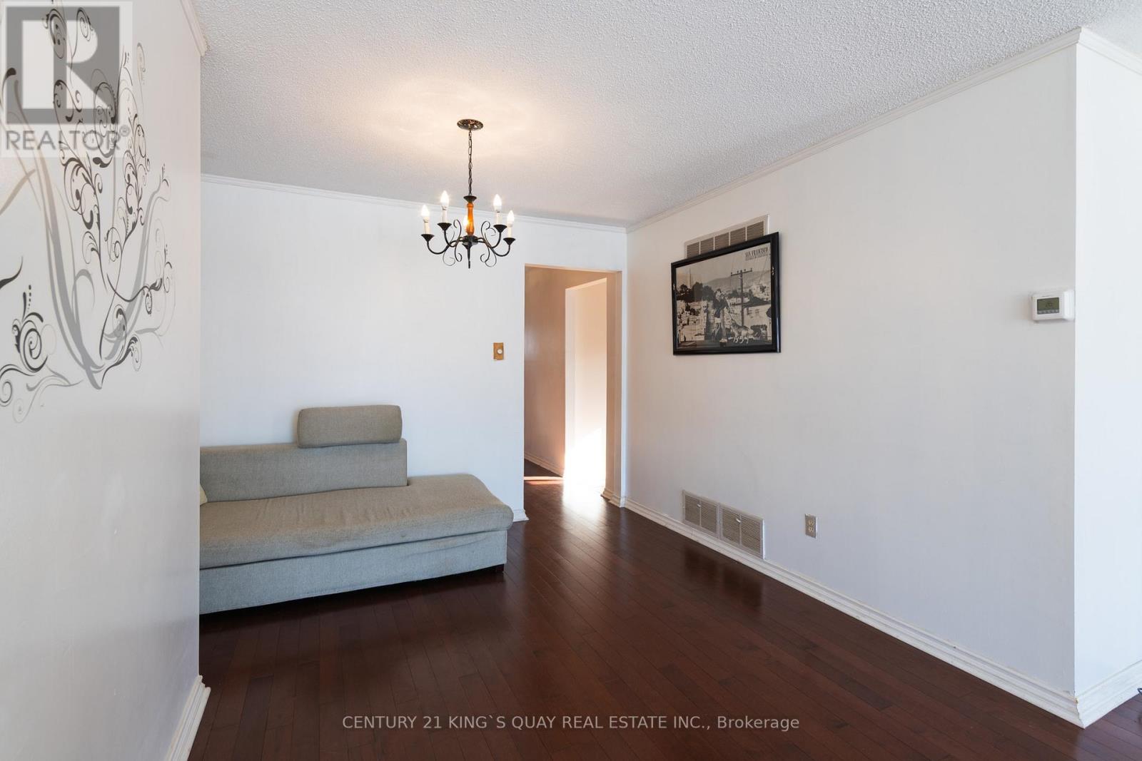 9 Barrington Crescent, Markham, Ontario  L3R 3H2 - Photo 7 - N12749754