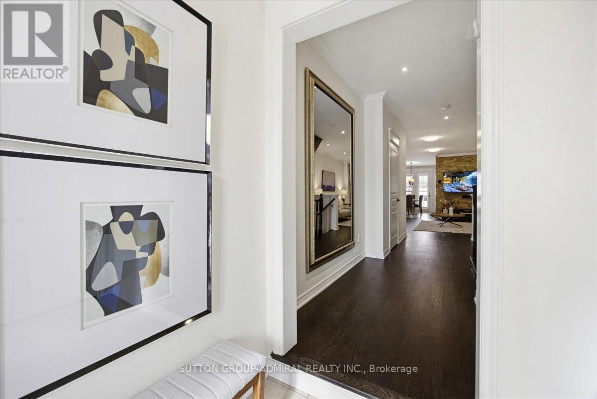 68 Southvale Drive, Vaughan, Ontario  L6A 0Y6 - Photo 4 - N12749810