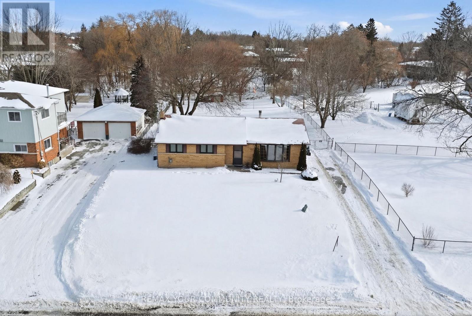 233 East Street, East Gwillimbury, Ontario  L9N 1K8 - Photo 3 - N12749824