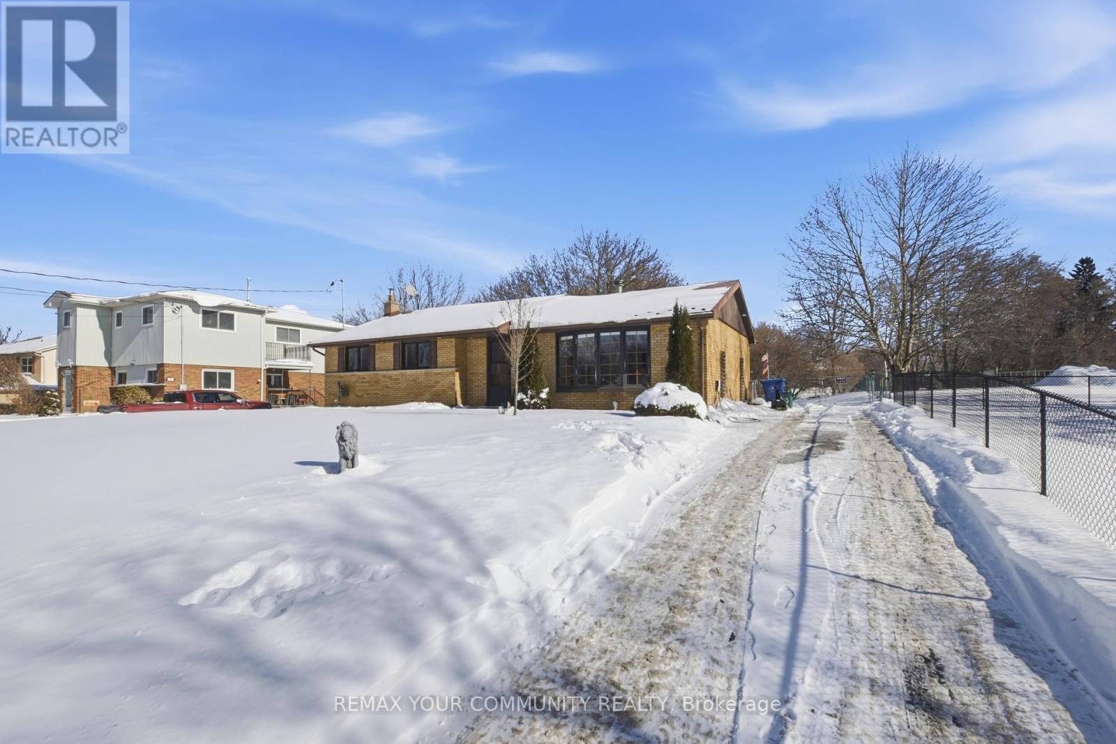 233 East Street, East Gwillimbury, Ontario  L9N 1K8 - Photo 5 - N12749824