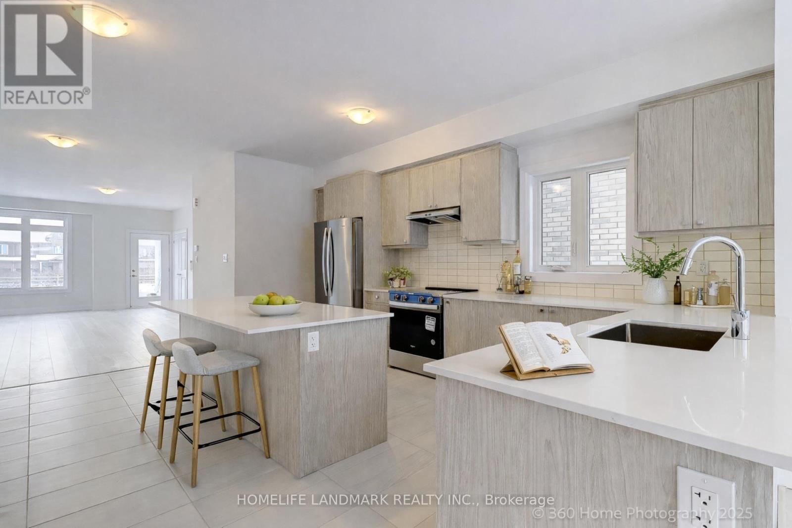 119 Seguin Street, Richmond Hill, Ontario  L4E 1N2 - Photo 4 - N12749860