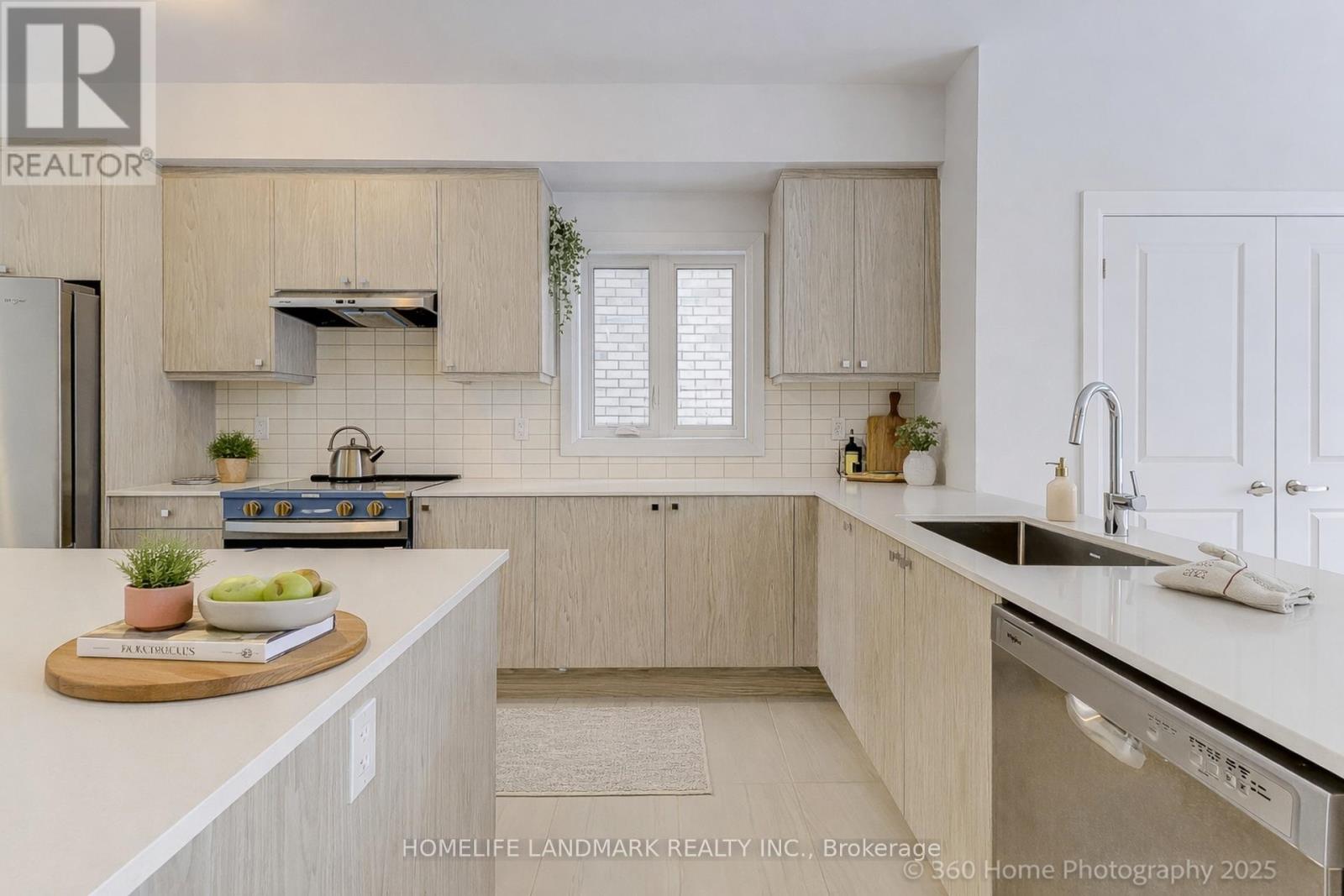 119 Seguin Street, Richmond Hill, Ontario  L4E 1N2 - Photo 5 - N12749860