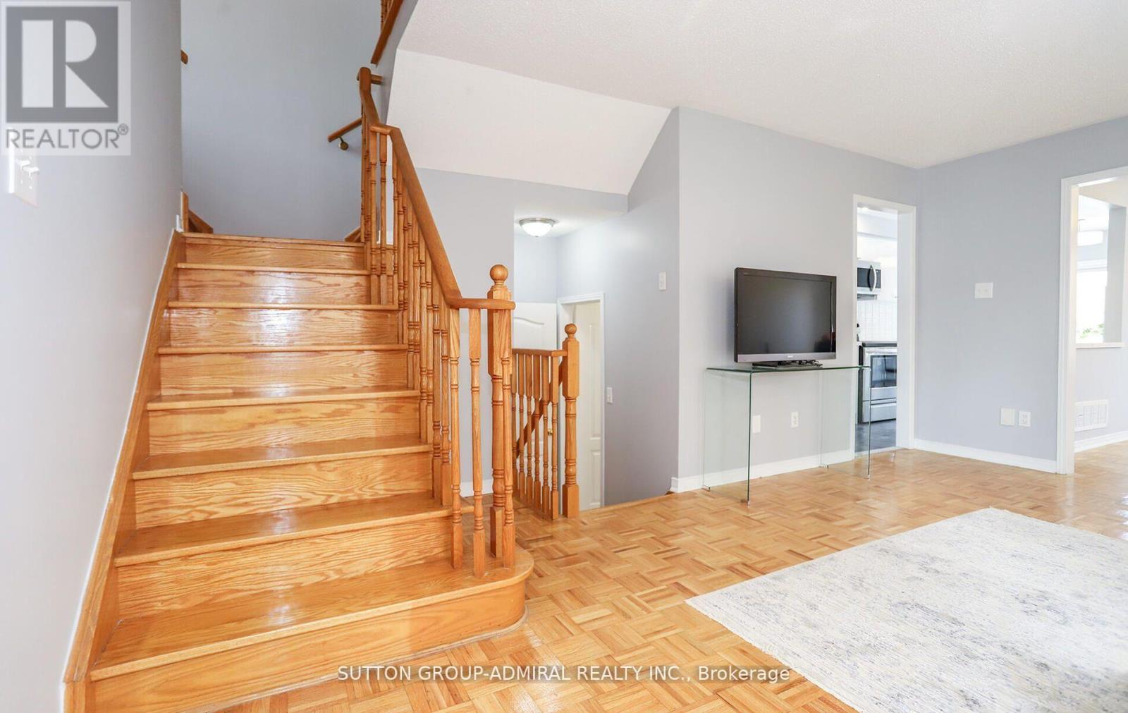 49 National Pine Drive, Vaughan, Ontario  L6A 3M3 - Photo 3 - N12749896