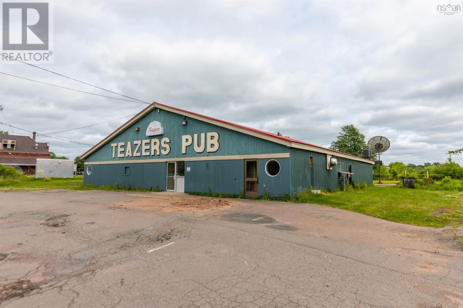 10 Gerard Avenue, Amherst, Nova Scotia