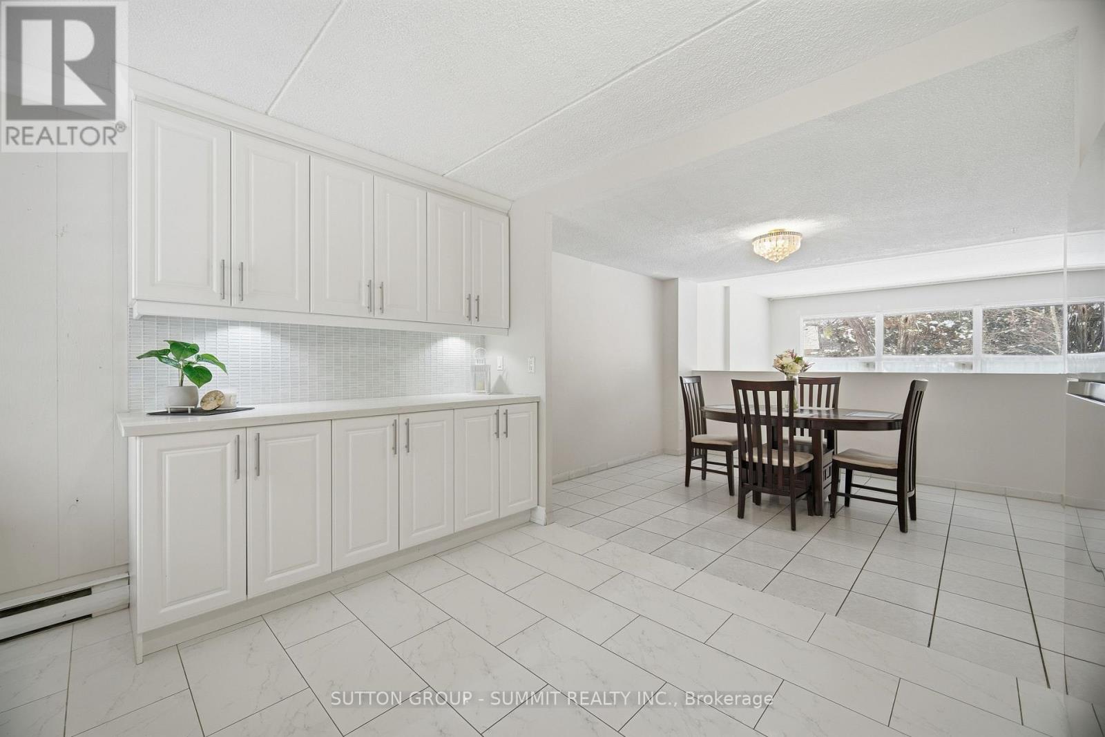 211 - 180 Mississauga Valley Boulevard, Mississauga, Ontario  L5A 3M2 - Photo 15 - W12741374