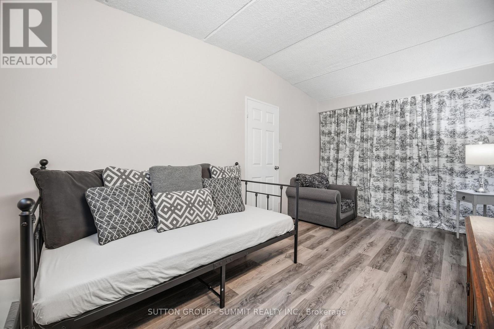 211 - 180 Mississauga Valley Boulevard, Mississauga, Ontario  L5A 3M2 - Photo 22 - W12741374