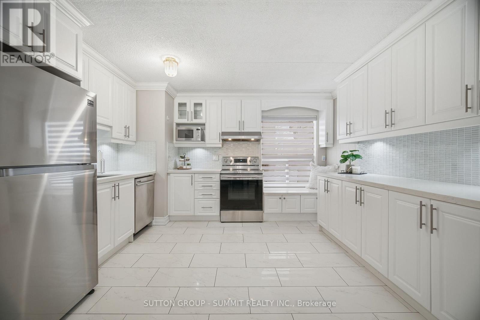 211 - 180 Mississauga Valley Boulevard, Mississauga, Ontario  L5A 3M2 - Photo 11 - W12741374