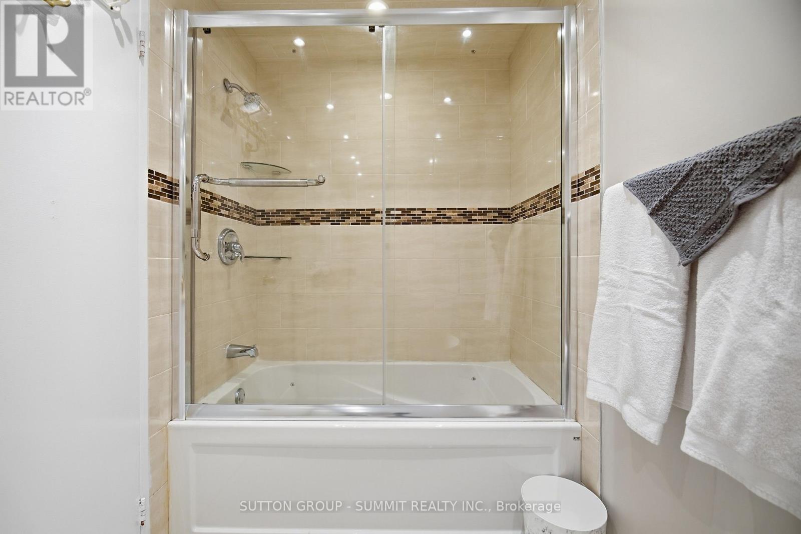 211 - 180 Mississauga Valley Boulevard, Mississauga, Ontario  L5A 3M2 - Photo 34 - W12741374