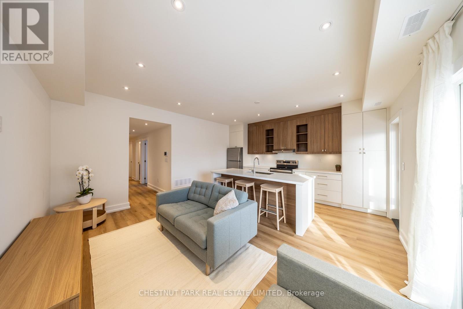 B - 29 Hatherley Road, Toronto (Caledonia-Fairbank), Ontario  M6E 1V8 - Photo 22 - W12749680