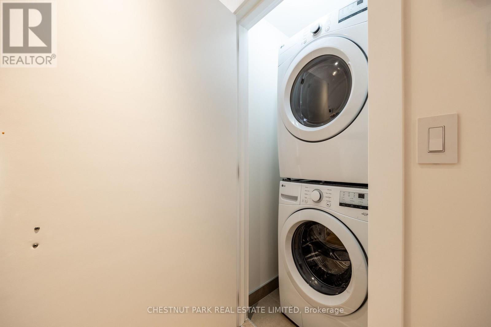 B - 29 Hatherley Road, Toronto (Caledonia-Fairbank), Ontario  M6E 1V8 - Photo 23 - W12749680