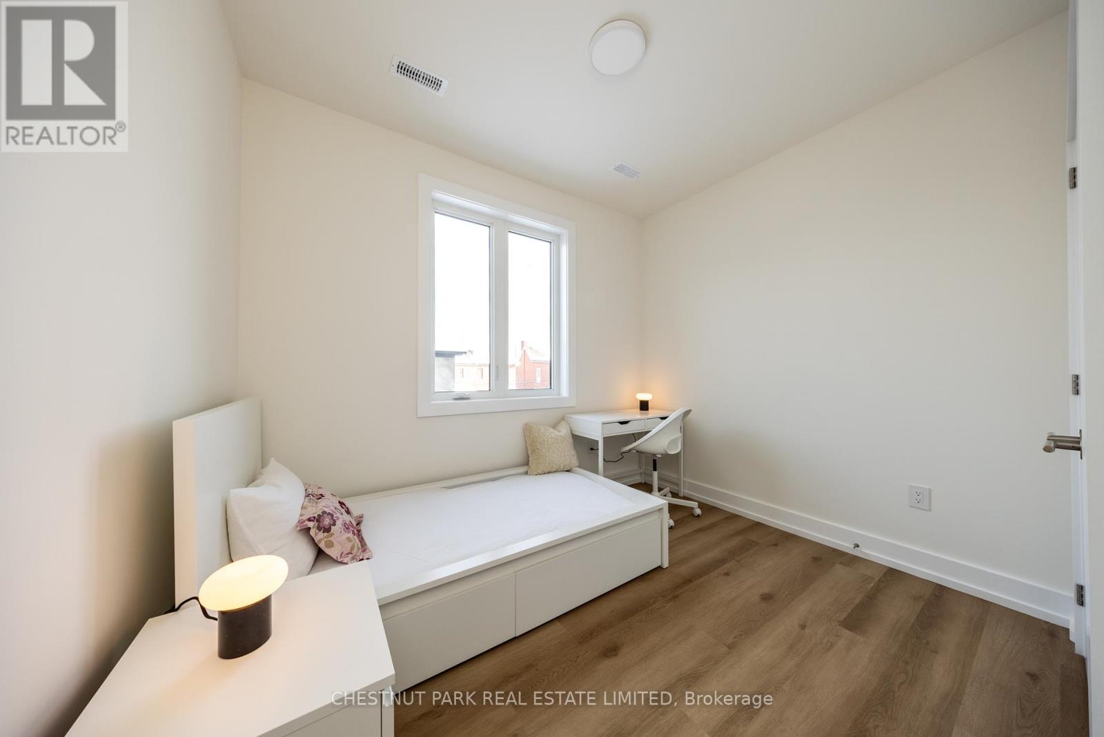 B - 29 Hatherley Road, Toronto (Caledonia-Fairbank), Ontario  M6E 1V8 - Photo 6 - W12749680