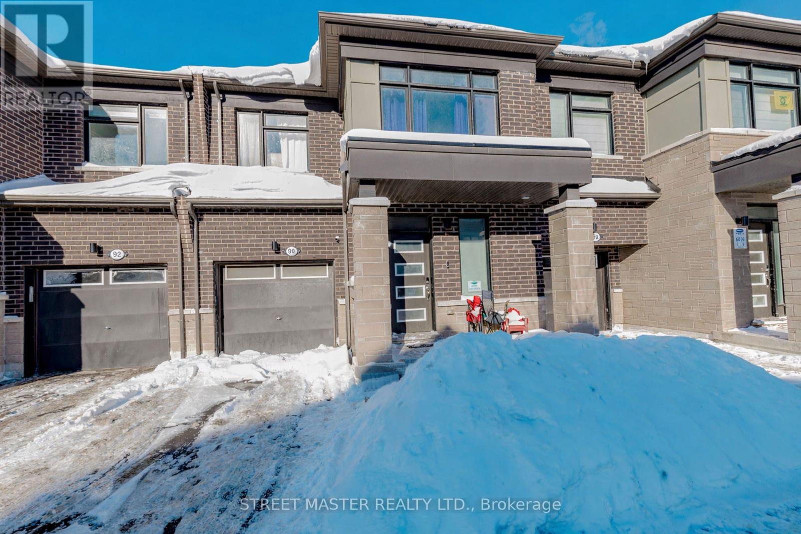 90 Keppel Circle, Brampton, Ontario  L7A 0B6 - Photo 2 - W12749734