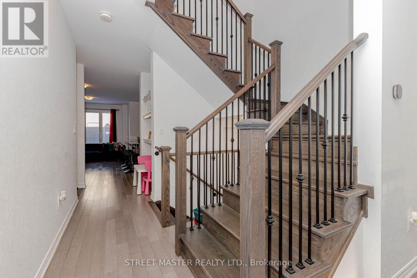 90 Keppel Circle, Brampton, Ontario  L7A 0B6 - Photo 8 - W12749734