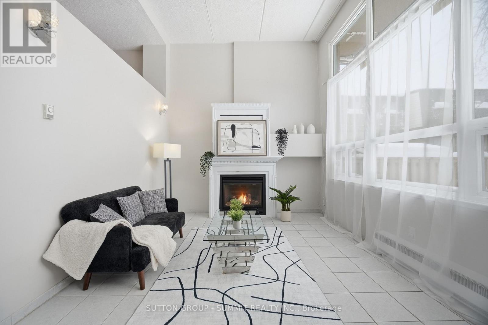 211 - 180 Mississauga Valley Boulevard, Mississauga, Ontario  L5A 3M2 - Photo 4 - W12741374