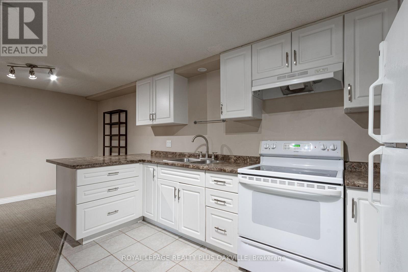 Lower - 415 Norrie Crescent, Burlington, Ontario  L7L 3S4 - Photo 5 - W12749772