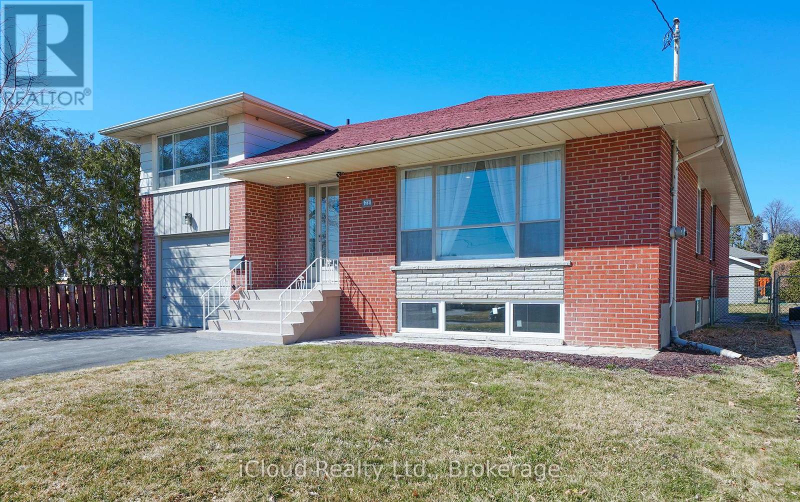 22 DECARIE CIRCLE, Toronto, Ontario