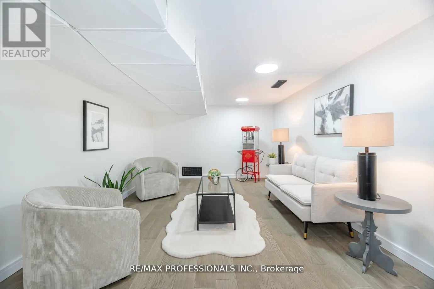 Bsmt - 39 Old Oak Road, Toronto, Ontario  M9A 2W1 - Photo 5 - W12749908