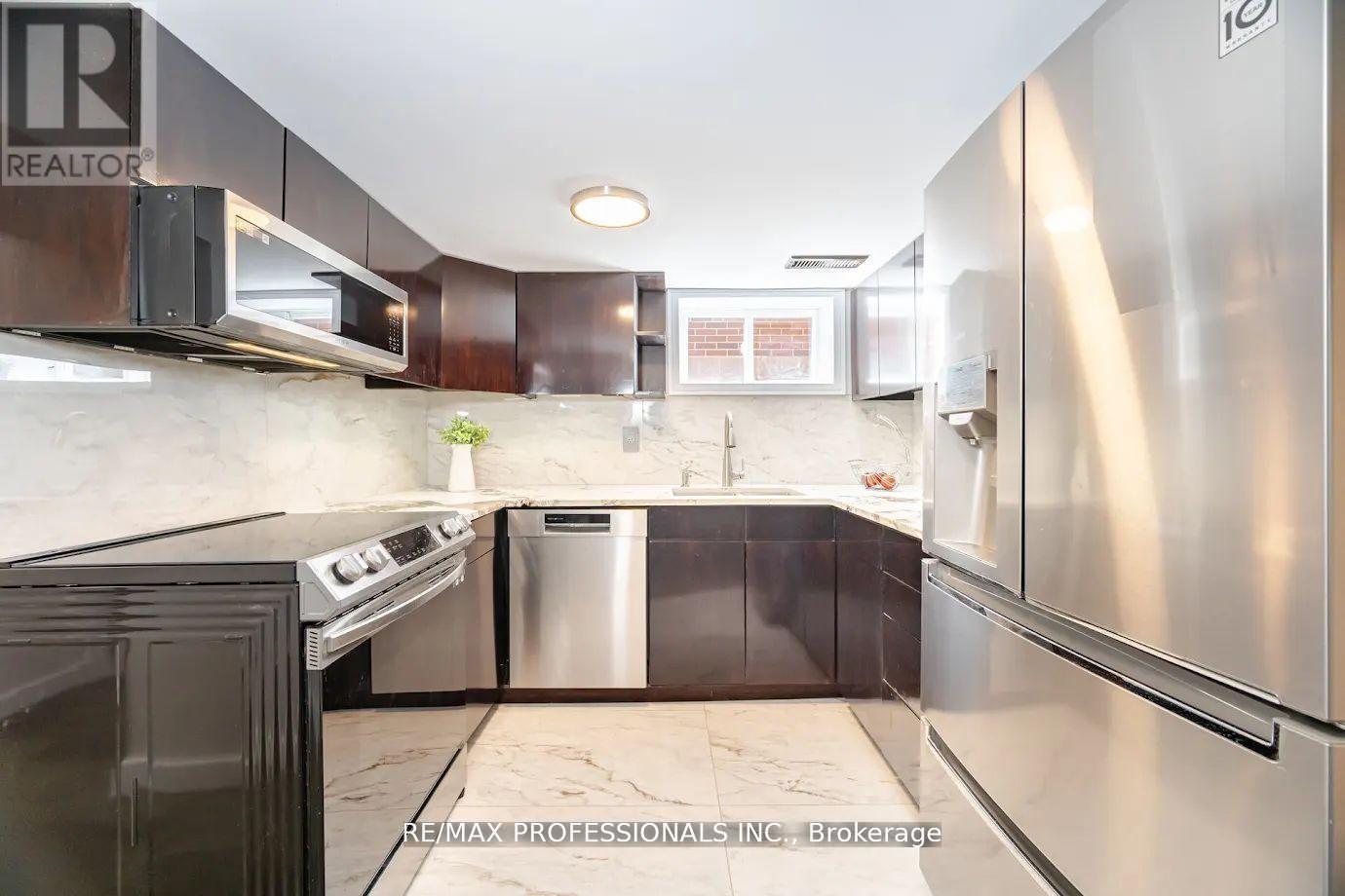 Bsmt - 39 Old Oak Road, Toronto, Ontario  M9A 2W1 - Photo 8 - W12749908