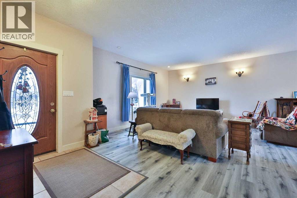 501 6 Avenue, Warner, Alberta  T0K 2L0 - Photo 6 - A2279254