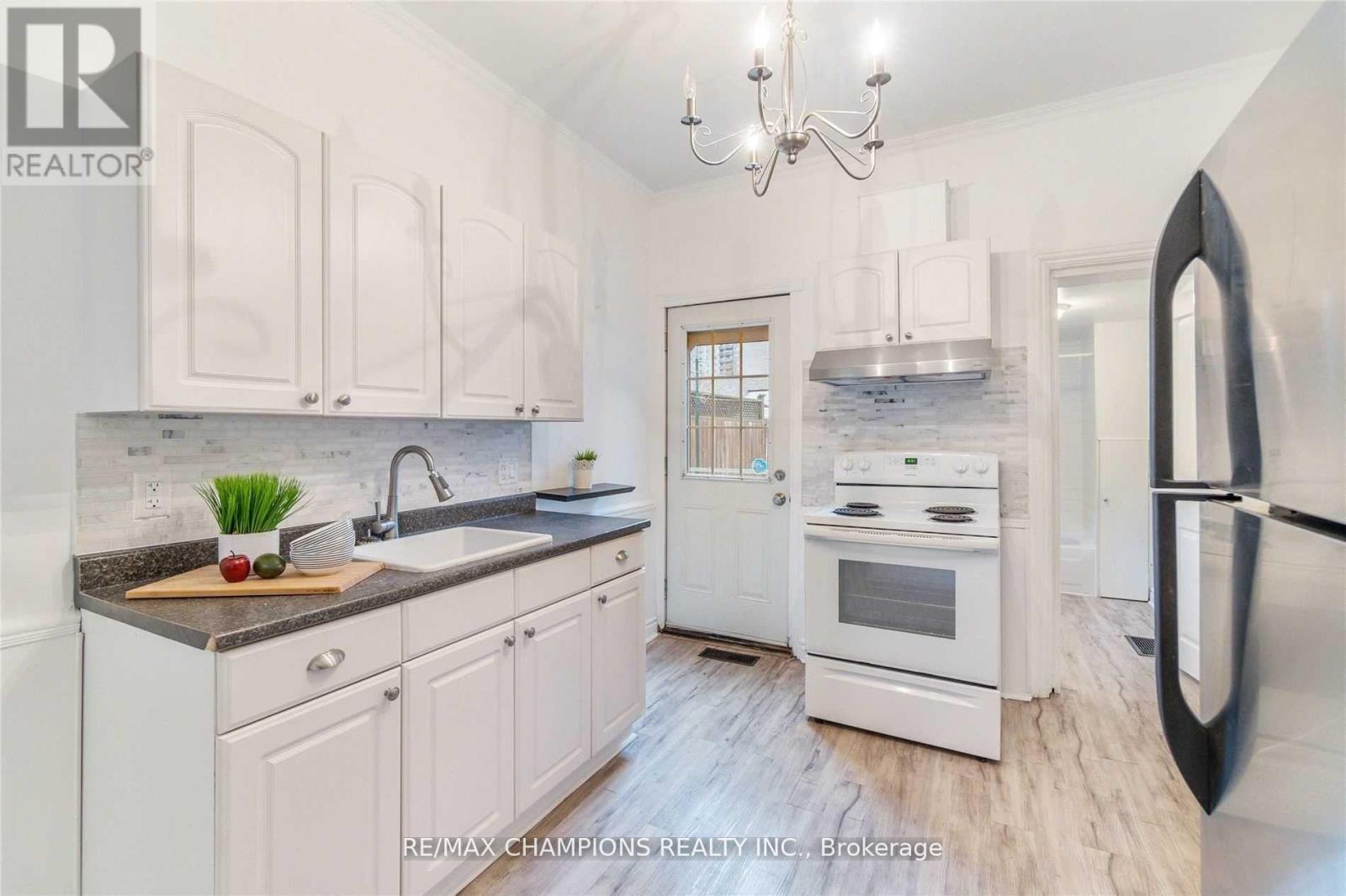 133 Victoria Avenue, Hamilton, Ontario  L8L 5E6 - Photo 12 - X12749730