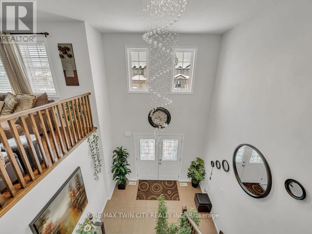 46 Woodbine Avenue, Kitchener, Ontario  N2R 1V1 - Photo 7 - X12749816