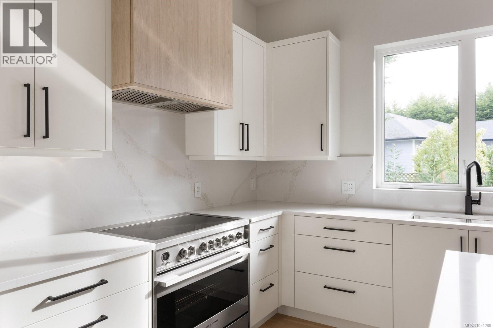 2295 Adela Pl, Sidney, British Columbia  V8L 1R2 - Photo 6 - 1021289