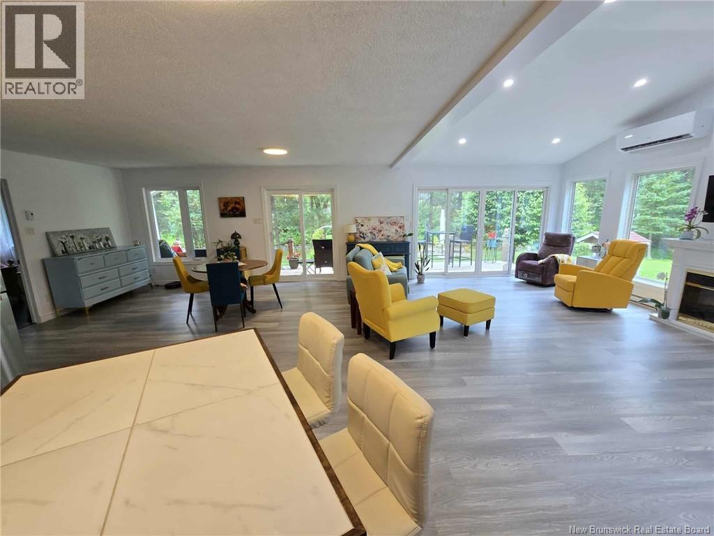 398 Linda Street, Beresford, New Brunswick  E8K 2C9 - Photo 14 - NB133034