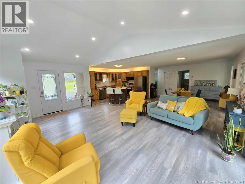 398 Linda Street, Beresford, New Brunswick  E8K 2C9 - Photo 17 - NB133034