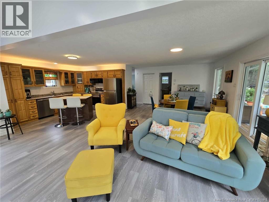 398 Linda Street, Beresford, New Brunswick  E8K 2C9 - Photo 18 - NB133034