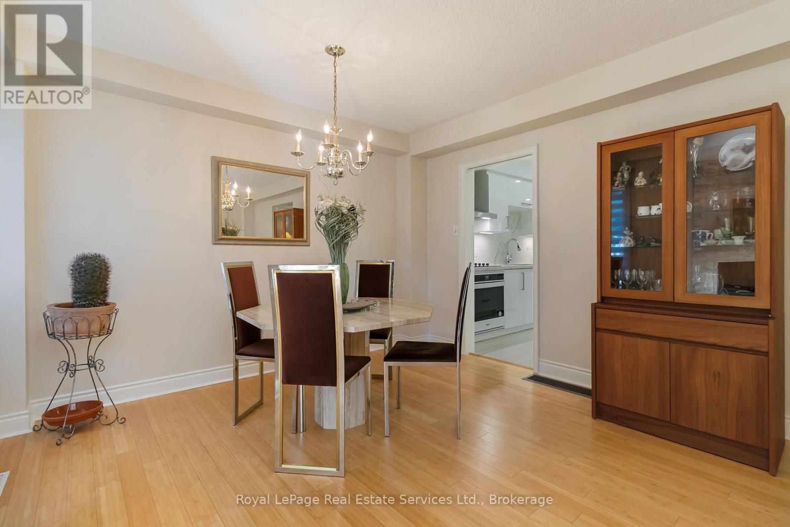 1236 Mccraney Street E, Oakville, Ontario  L6H 4S6 - Photo 11 - W12750020