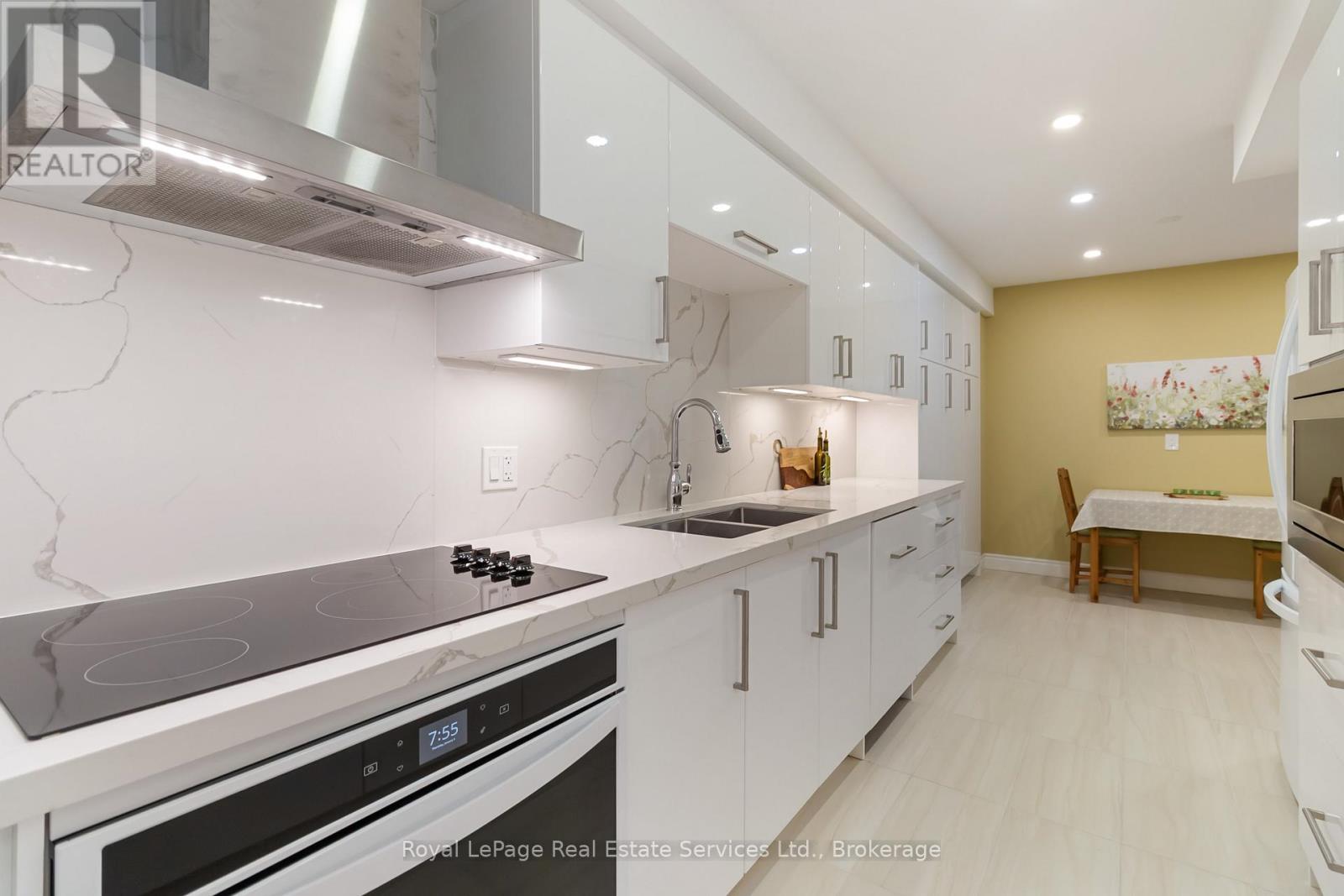 1236 Mccraney Street E, Oakville, Ontario  L6H 4S6 - Photo 13 - W12750020