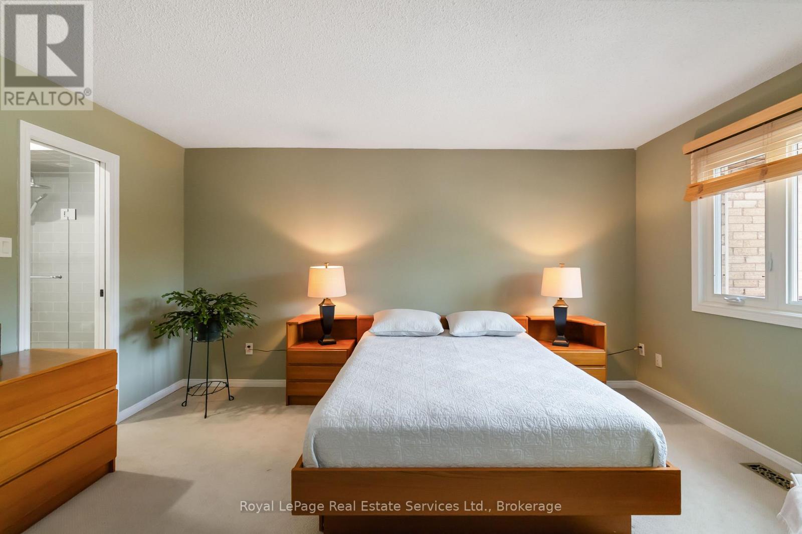 1236 Mccraney Street E, Oakville, Ontario  L6H 4S6 - Photo 21 - W12750020