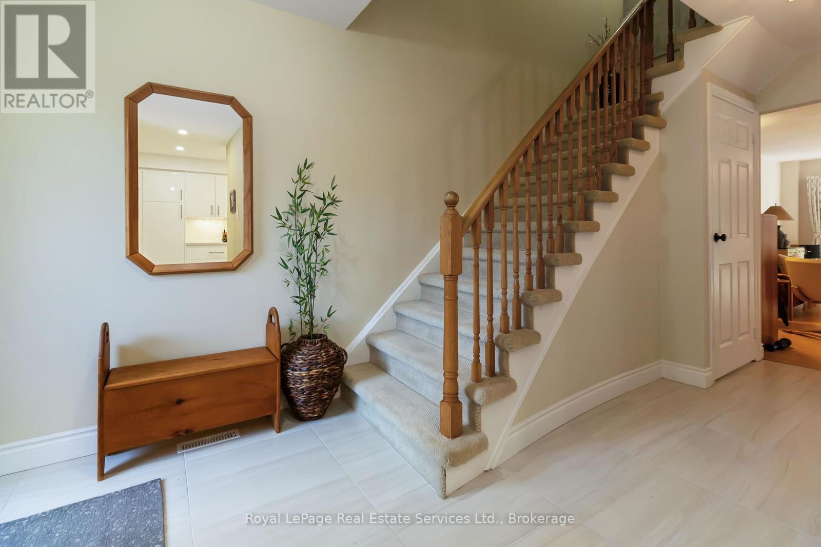 1236 Mccraney Street E, Oakville, Ontario  L6H 4S6 - Photo 6 - W12750020