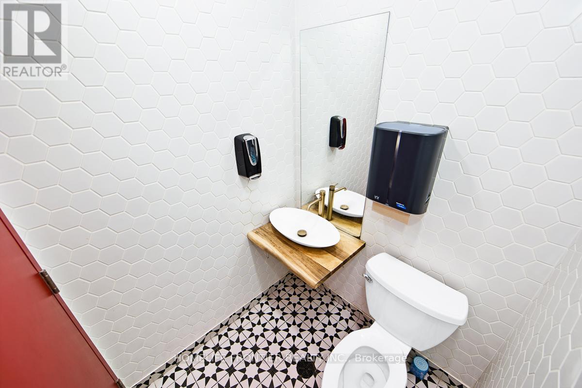 642 Yonge Street, Barrie, Ontario  L4N 4E6 - Photo 17 - S12730838