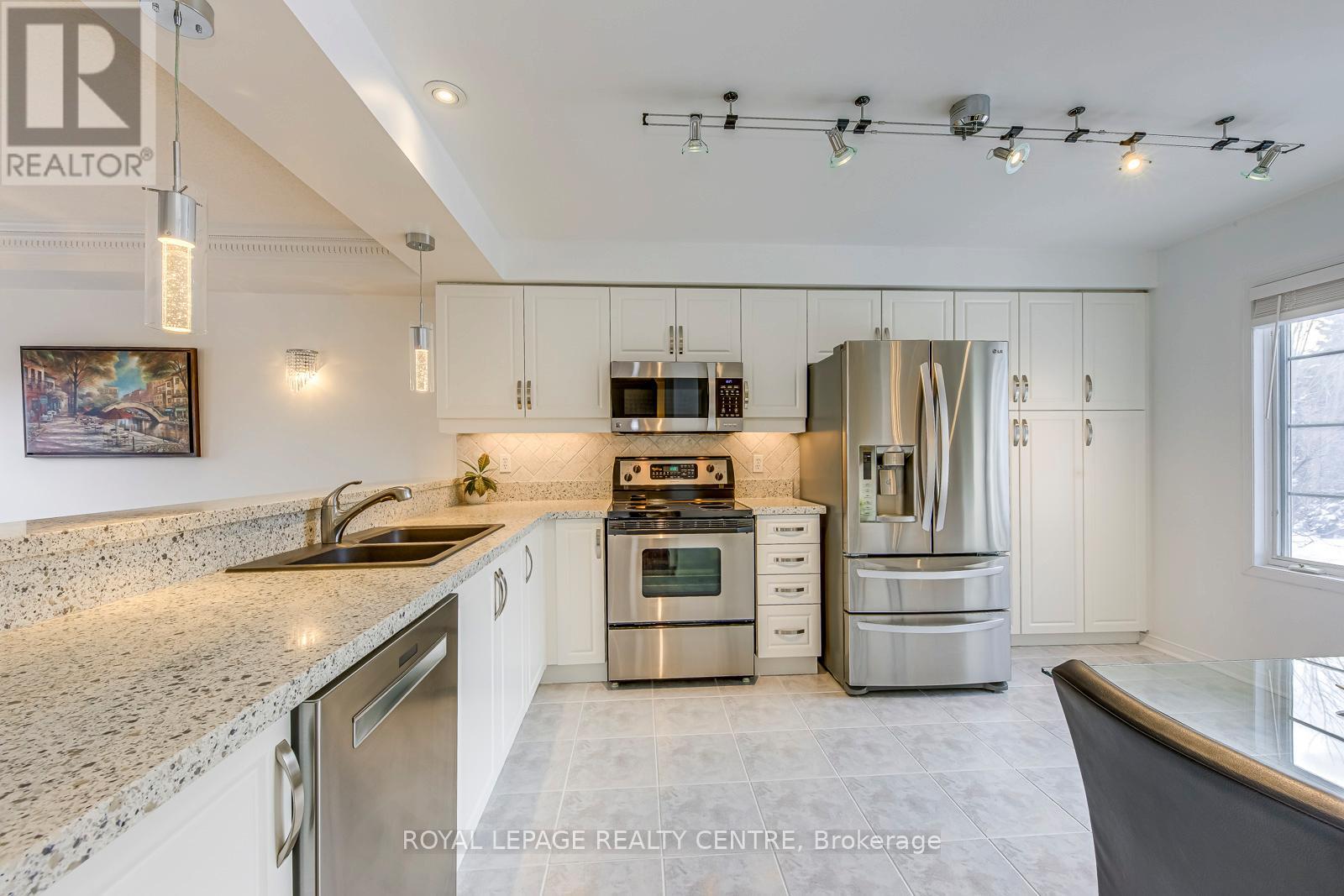 1588 Woodhenge Way, Mississauga, Ontario  L5N 7T1 - Photo 10 - W12748906