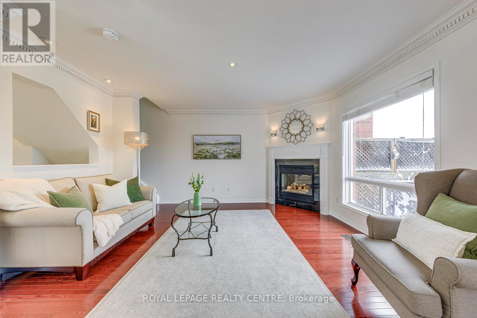 1588 Woodhenge Way, Mississauga, Ontario  L5N 7T1 - Photo 8 - W12748906