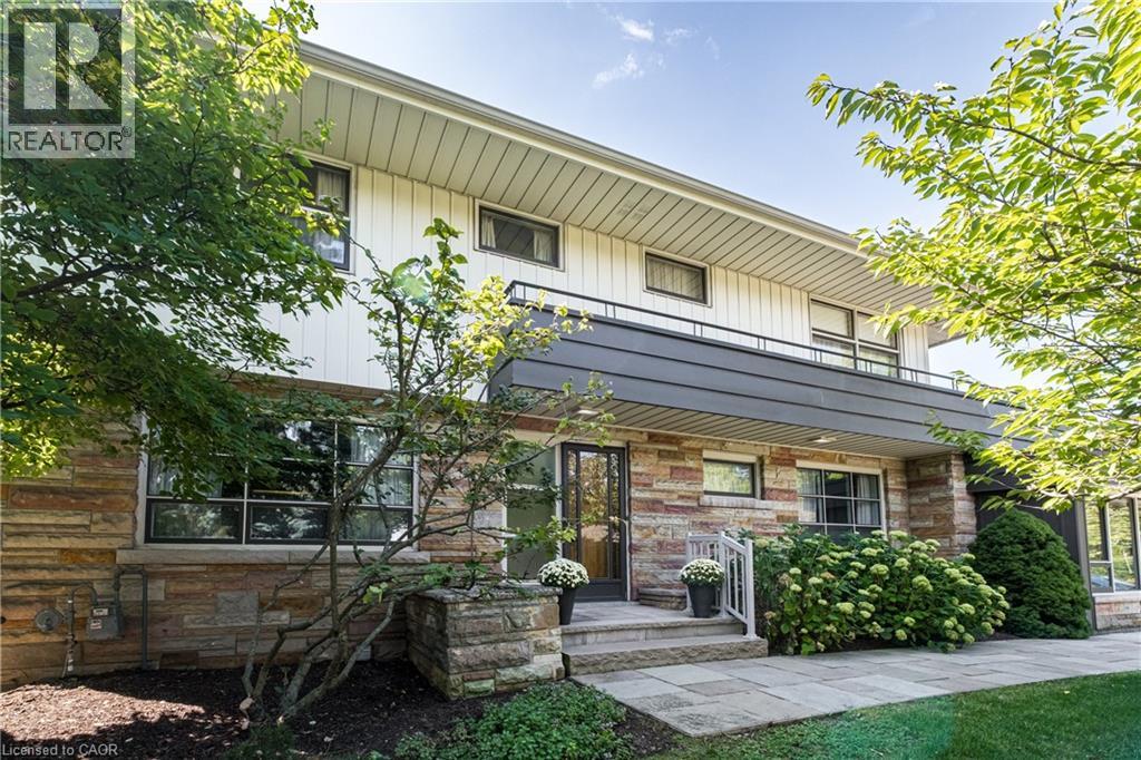 6 FREELAND Court, Hamilton, Ontario