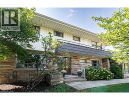 6 FREELAND Court, Hamilton, Ontario