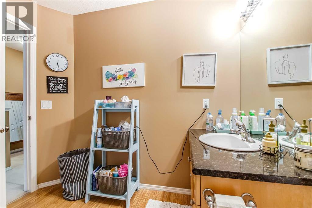 208 Northlands Pointe Ne, Medicine Hat, Alberta  T1C 0C4 - Photo 28 - A2265908