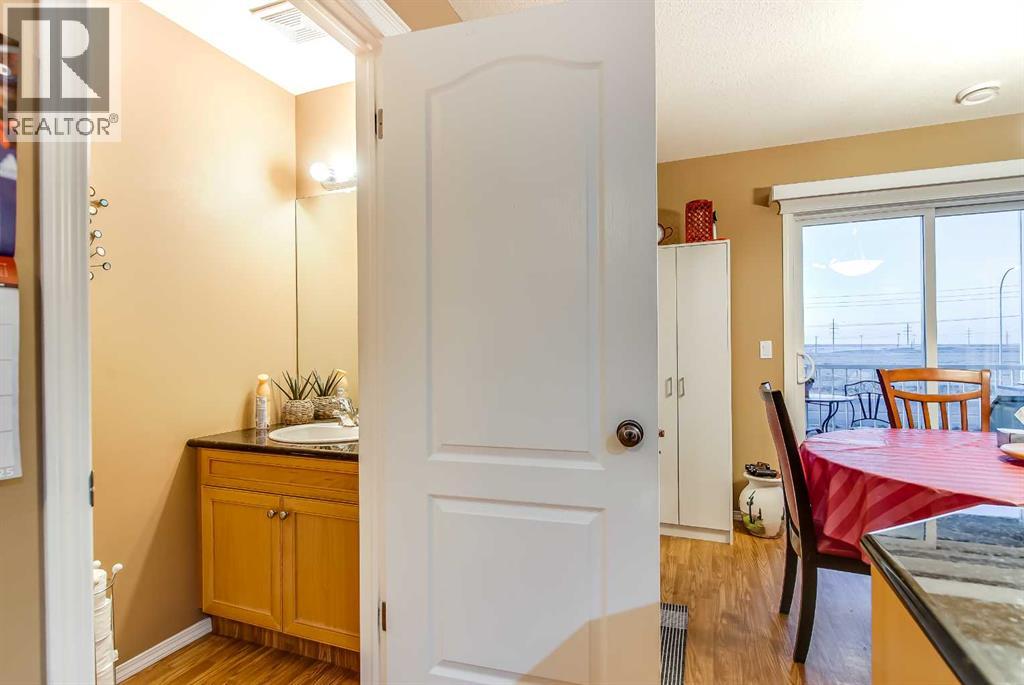 208 Northlands Pointe Ne, Medicine Hat, Alberta  T1C 0C4 - Photo 14 - A2265908