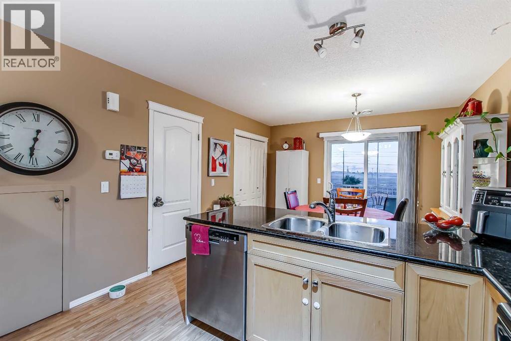 208 Northlands Pointe Ne, Medicine Hat, Alberta  T1C 0C4 - Photo 9 - A2265908