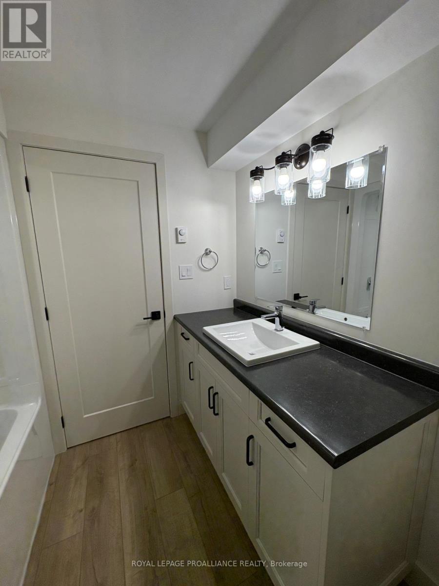 B - 162 Sienna Avenue, Belleville, Ontario  K8P 0J6 - Photo 5 - X12750060