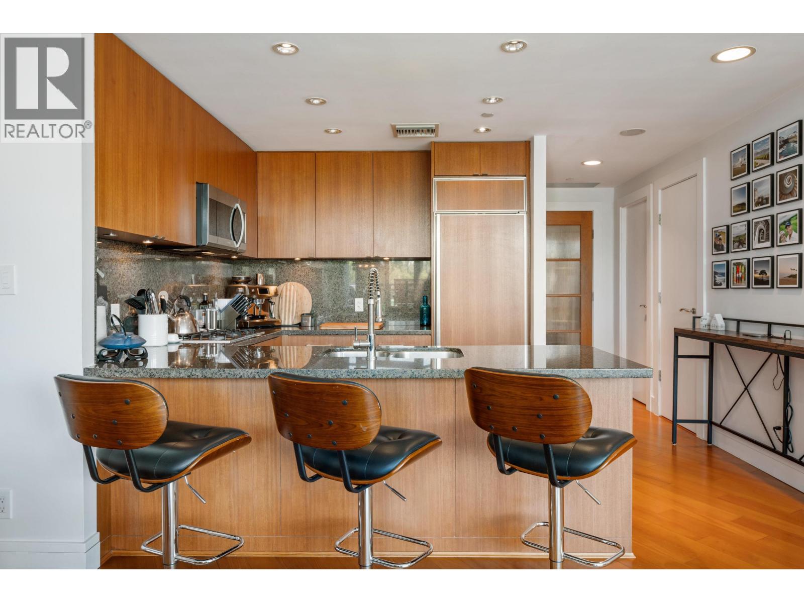 203 628 Kinghorne Mews, Vancouver, British Columbia  V6Z 3H6 - Photo 11 - R3085321