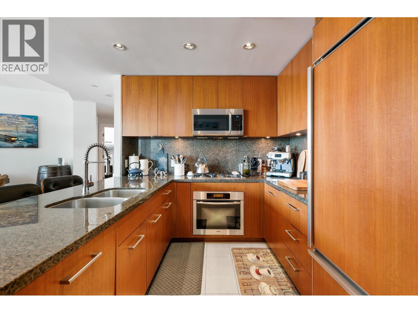 203 628 Kinghorne Mews, Vancouver, British Columbia  V6Z 3H6 - Photo 12 - R3085321