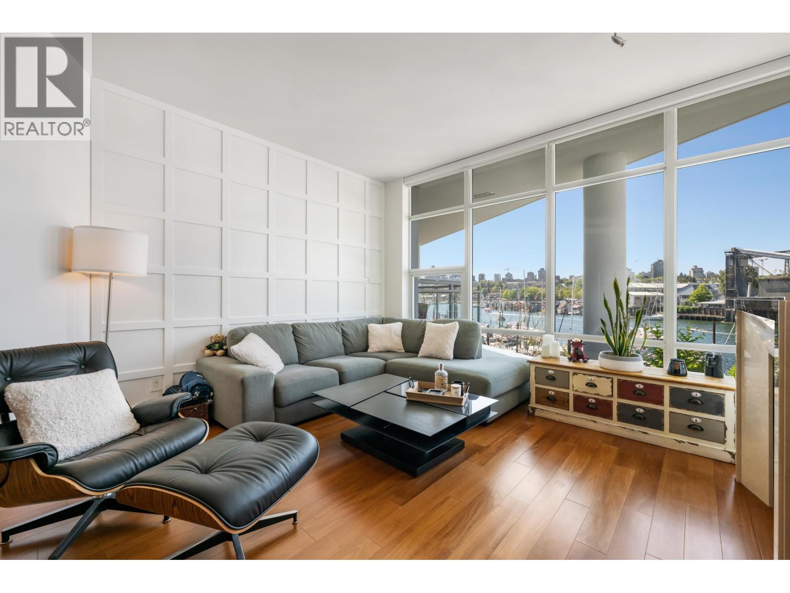 203 628 Kinghorne Mews, Vancouver, British Columbia  V6Z 3H6 - Photo 3 - R3085321