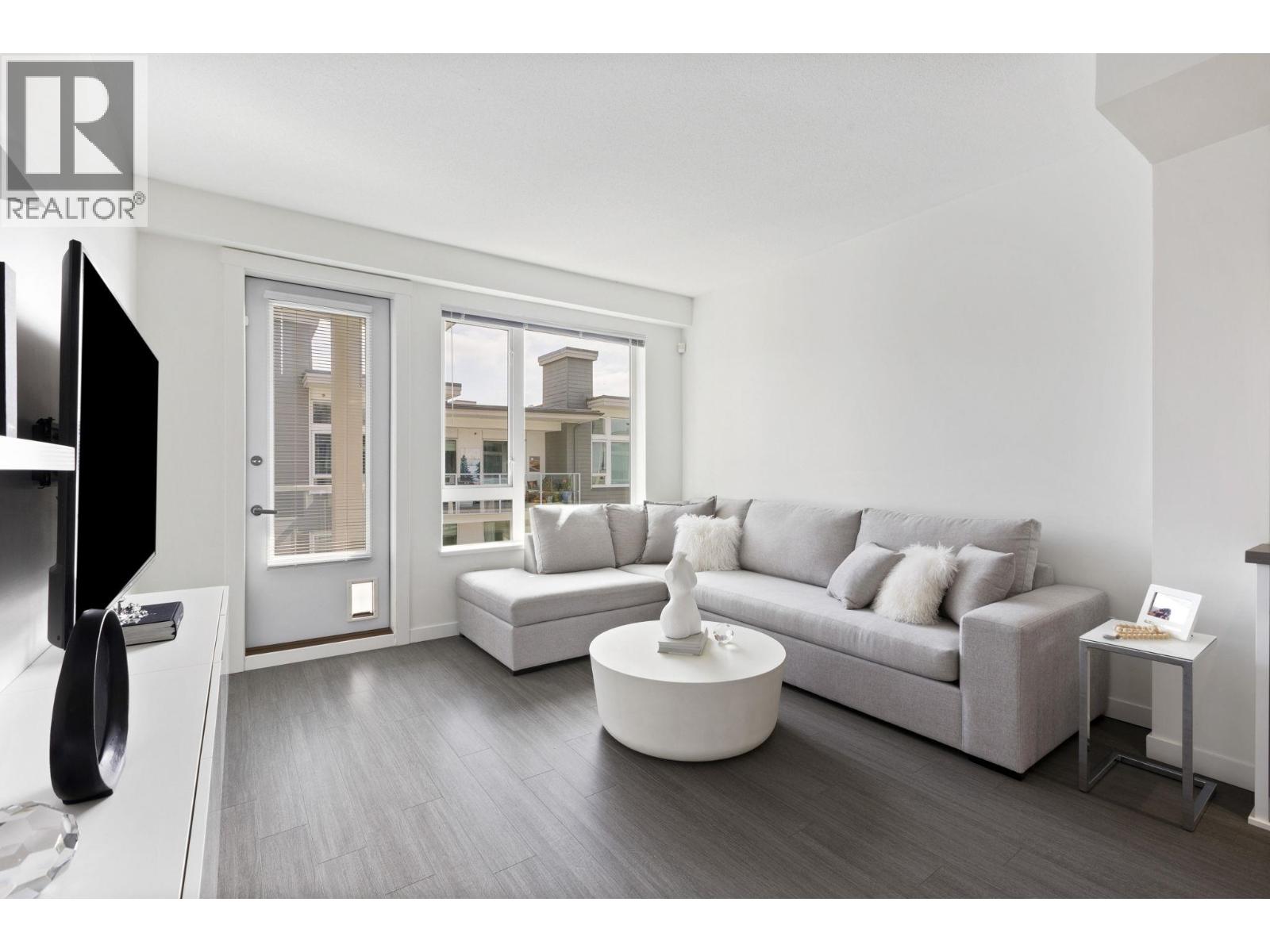 501 277 W 1st Street, North Vancouver, British Columbia  V7M 0E8 - Photo 1 - R3085378